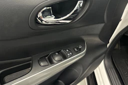 valkoinen Nissan Navara 2018 kuva 26.