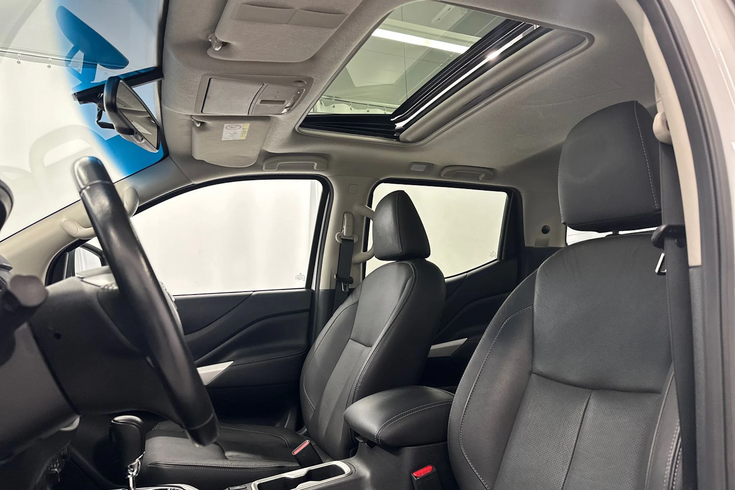 valkoinen Nissan Navara 2018 kuva 27.