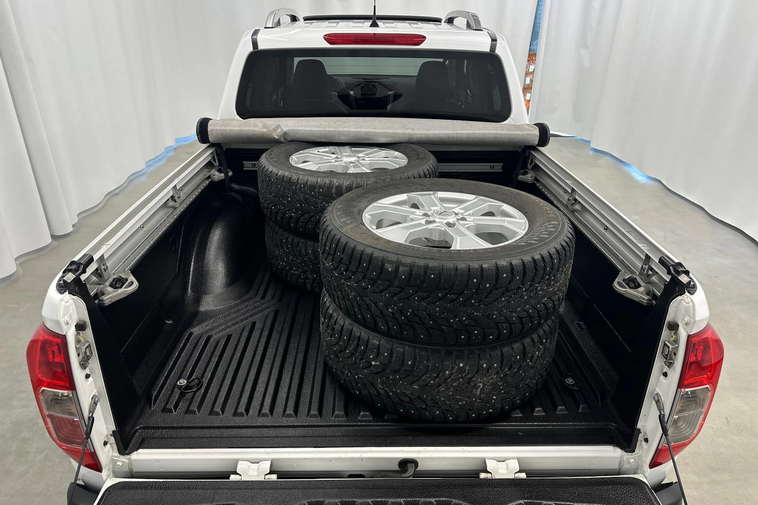valkoinen Nissan Navara 2018 kuva 30.