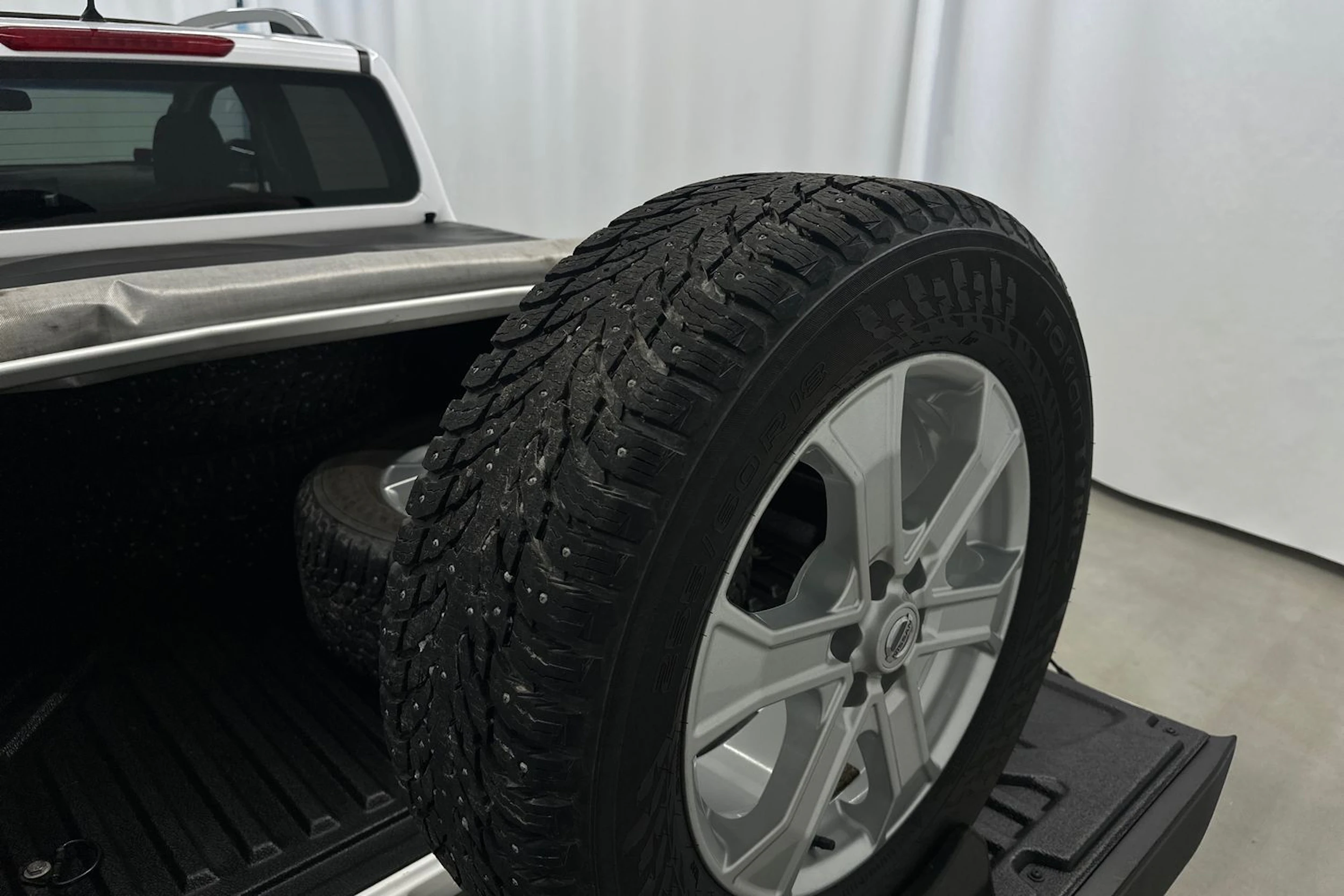 valkoinen Nissan Navara 2018 kuva 35.