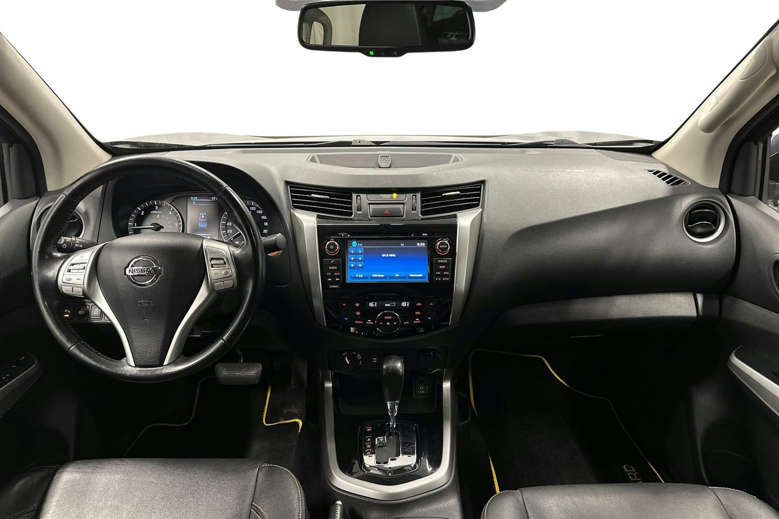 harmaa Nissan Navara 2019 kuva 7.