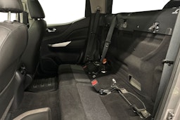harmaa Nissan Navara 2019 kuva 8.