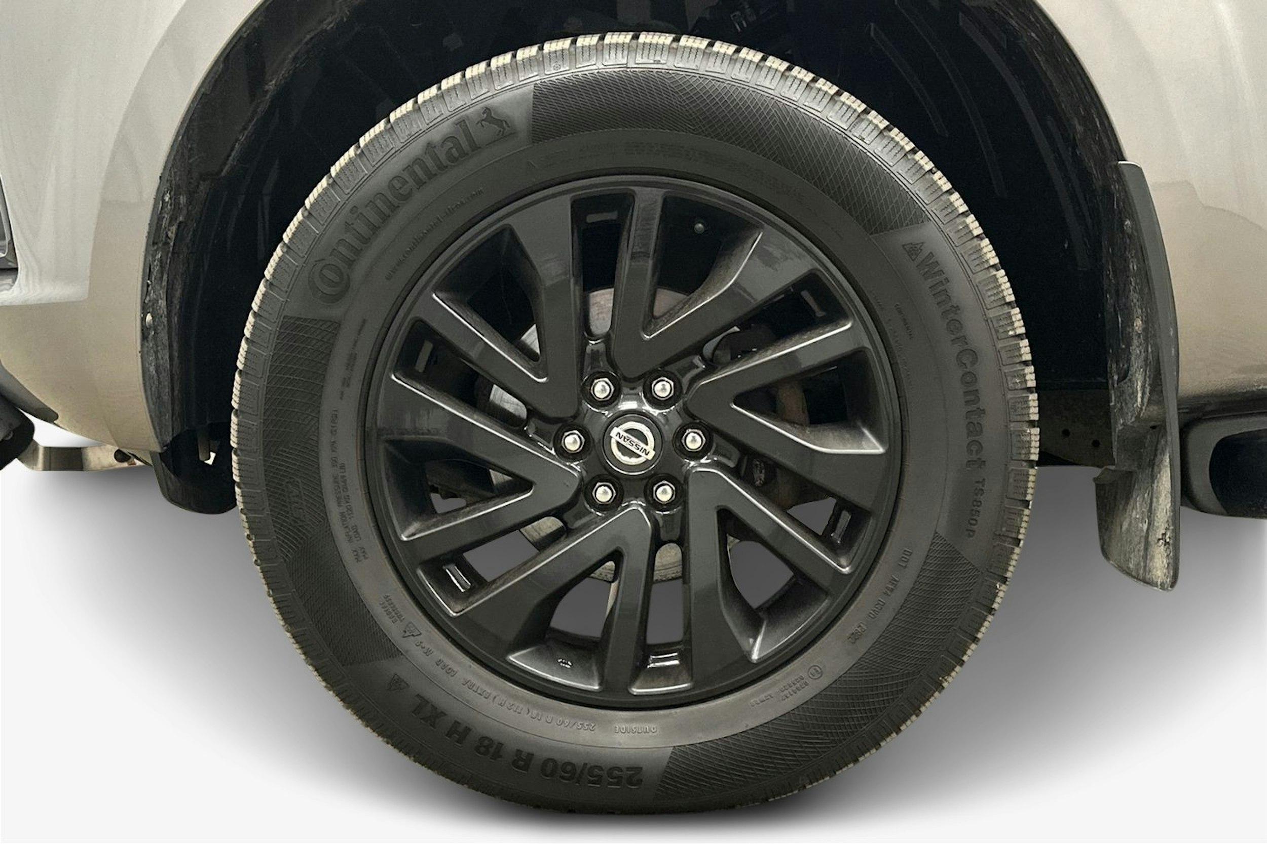 harmaa Nissan Navara 2019 kuva 9.