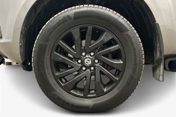 harmaa Nissan Navara 2019 kuva 9.