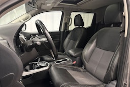 harmaa Nissan Navara 2019 kuva 14.