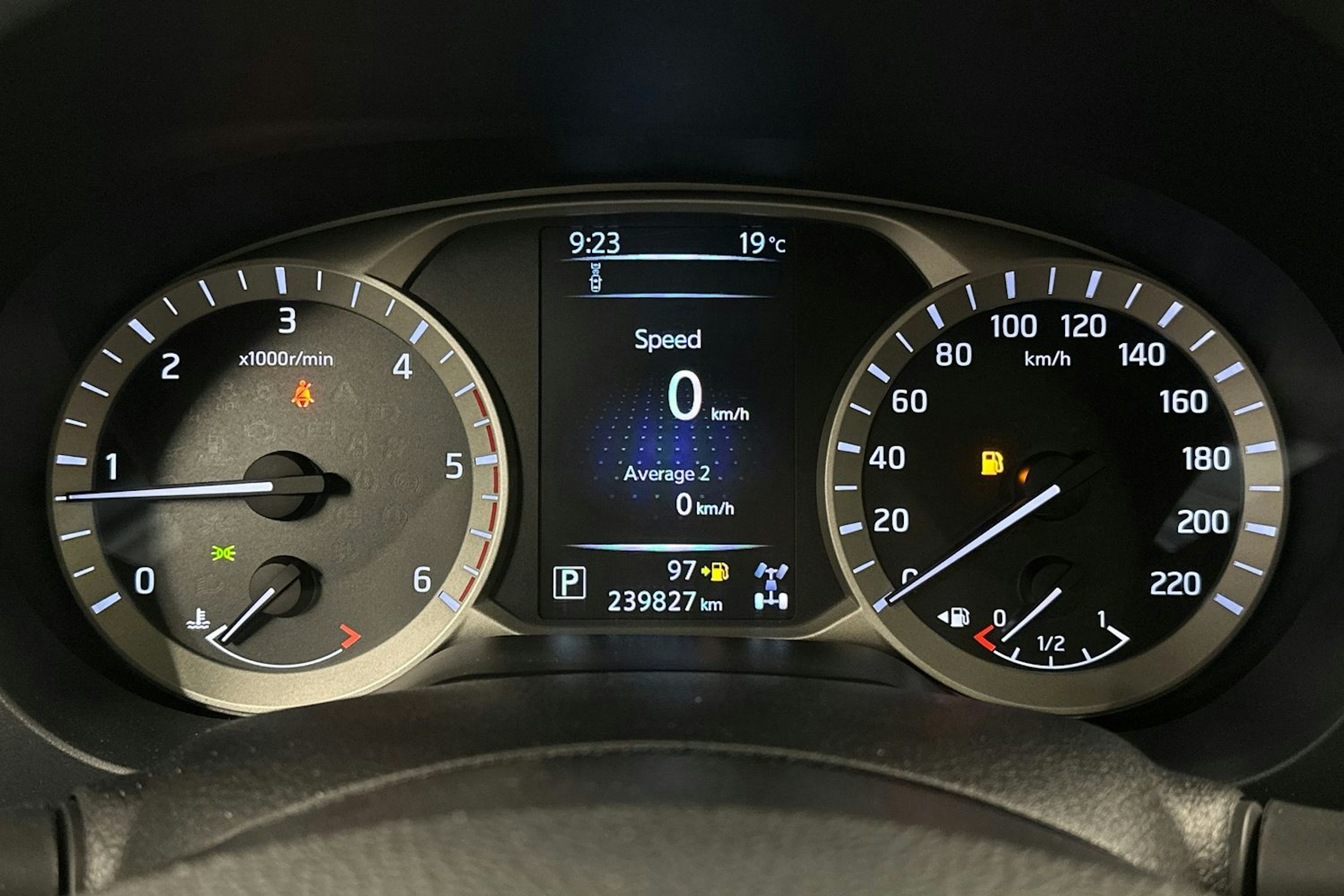 harmaa Nissan Navara 2019 kuva 18.