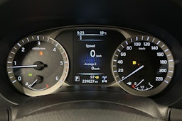 harmaa Nissan Navara 2019 kuva 18.