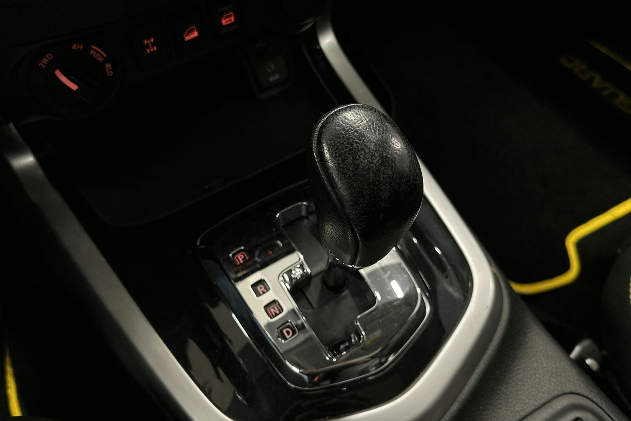 harmaa Nissan Navara 2019 kuva 24.