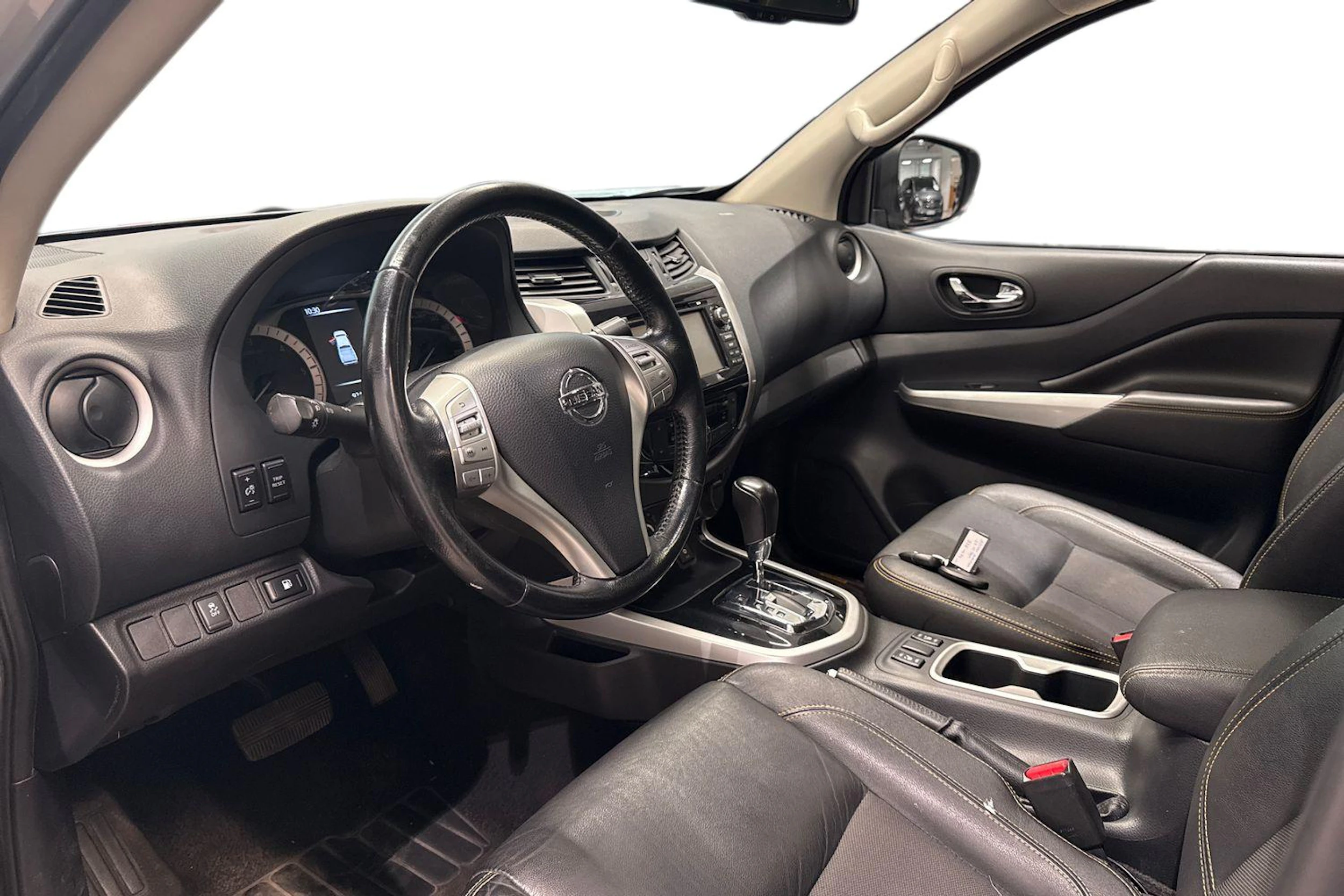 Harmaa Nissan Navara 2019 kuva 8.