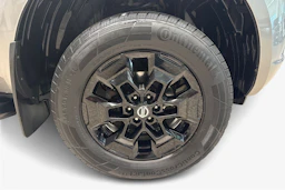 Harmaa Nissan Navara 2019 kuva 12.