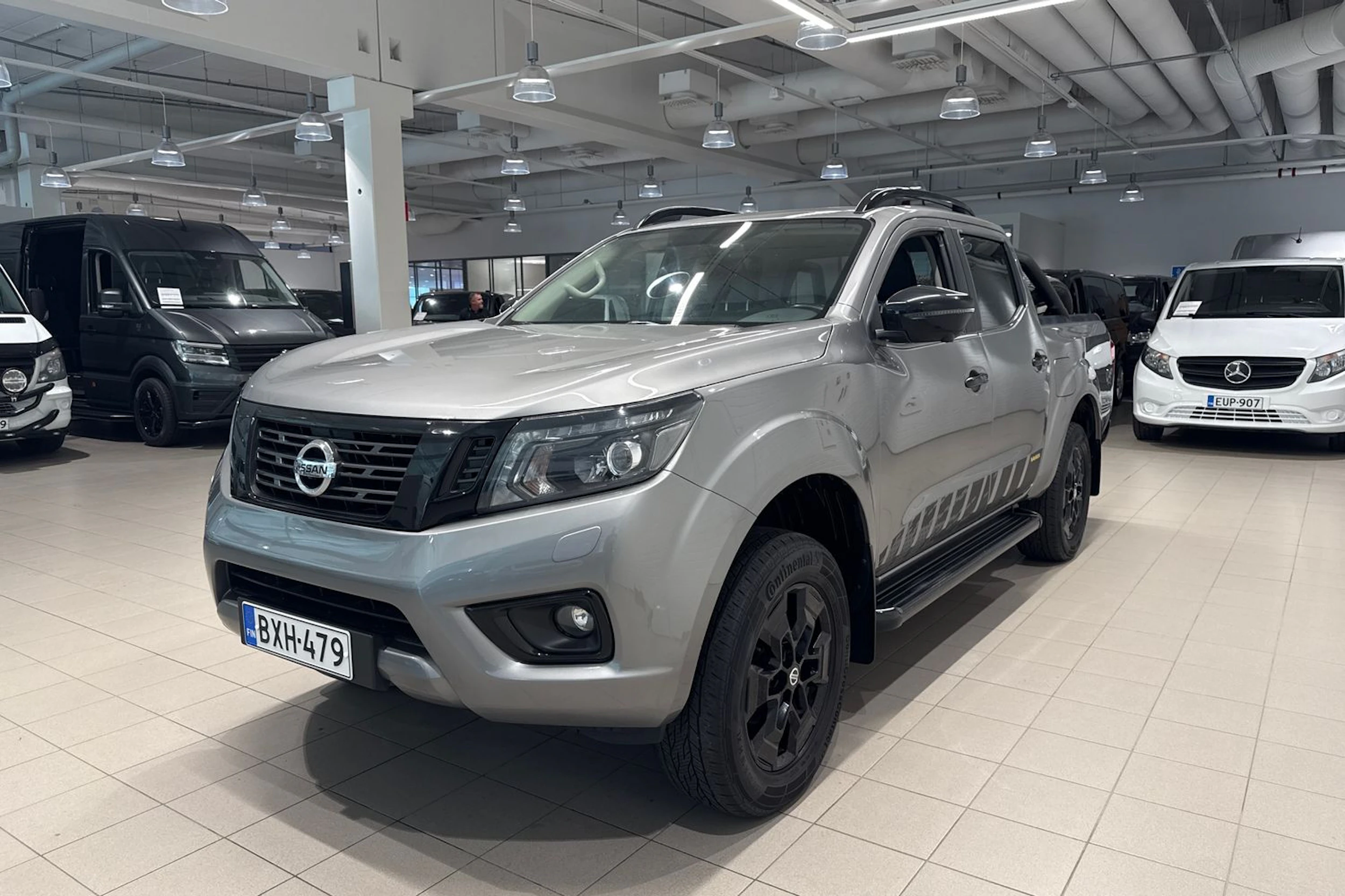 Harmaa Nissan Navara 2019 kuva 13.