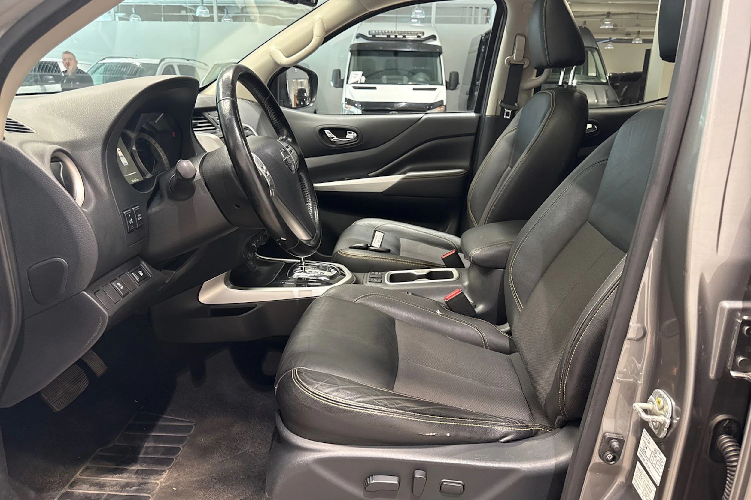 Harmaa Nissan Navara 2019 kuva 16.