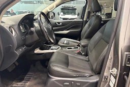 Harmaa Nissan Navara 2019 kuva 16.