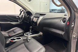 Harmaa Nissan Navara 2019 kuva 17.