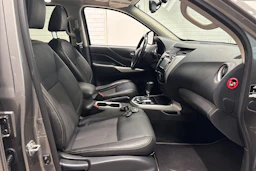 Harmaa Nissan Navara 2019 kuva 18.