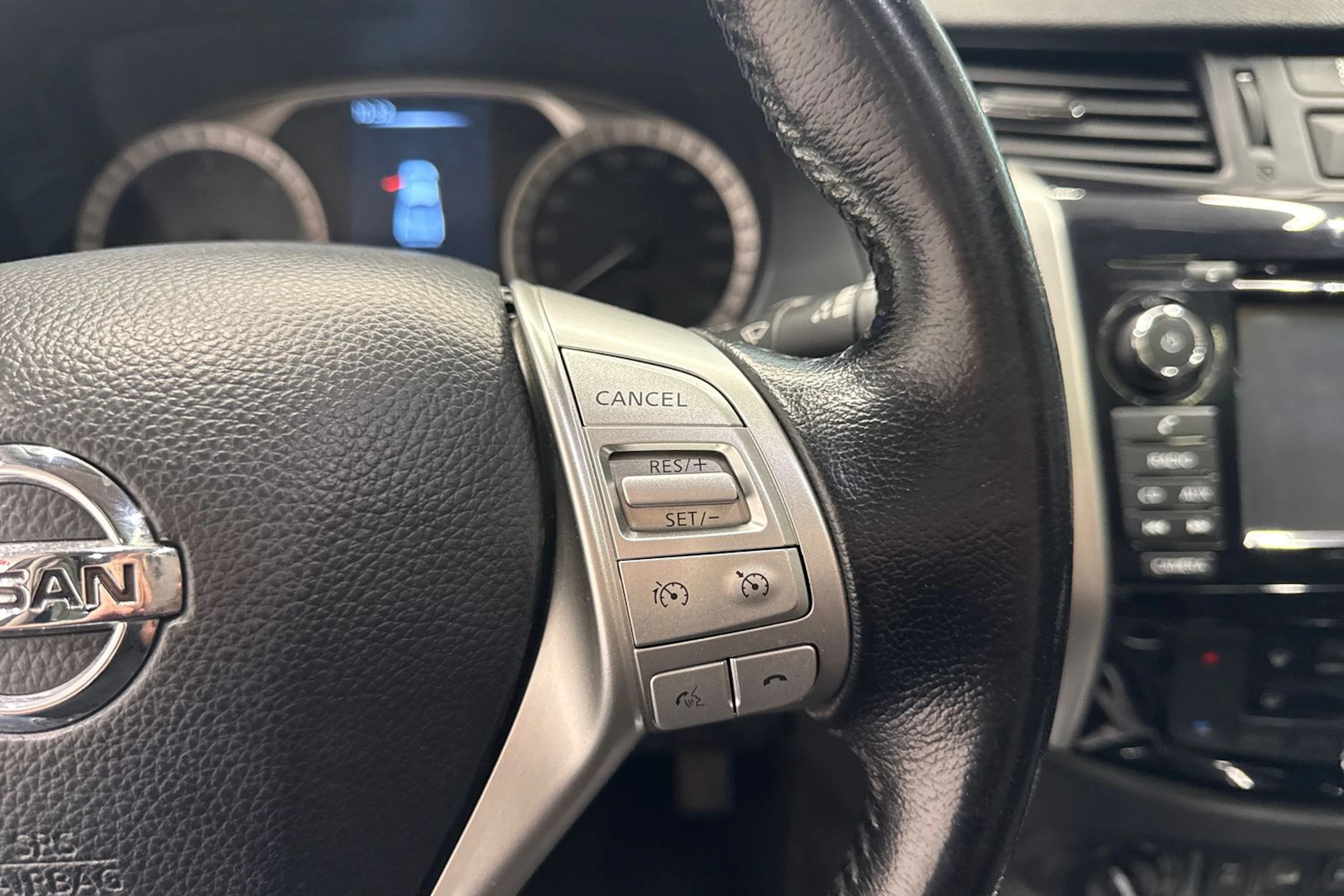 Harmaa Nissan Navara 2019 kuva 22.