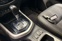 Harmaa Nissan Navara 2019 kuva 24.