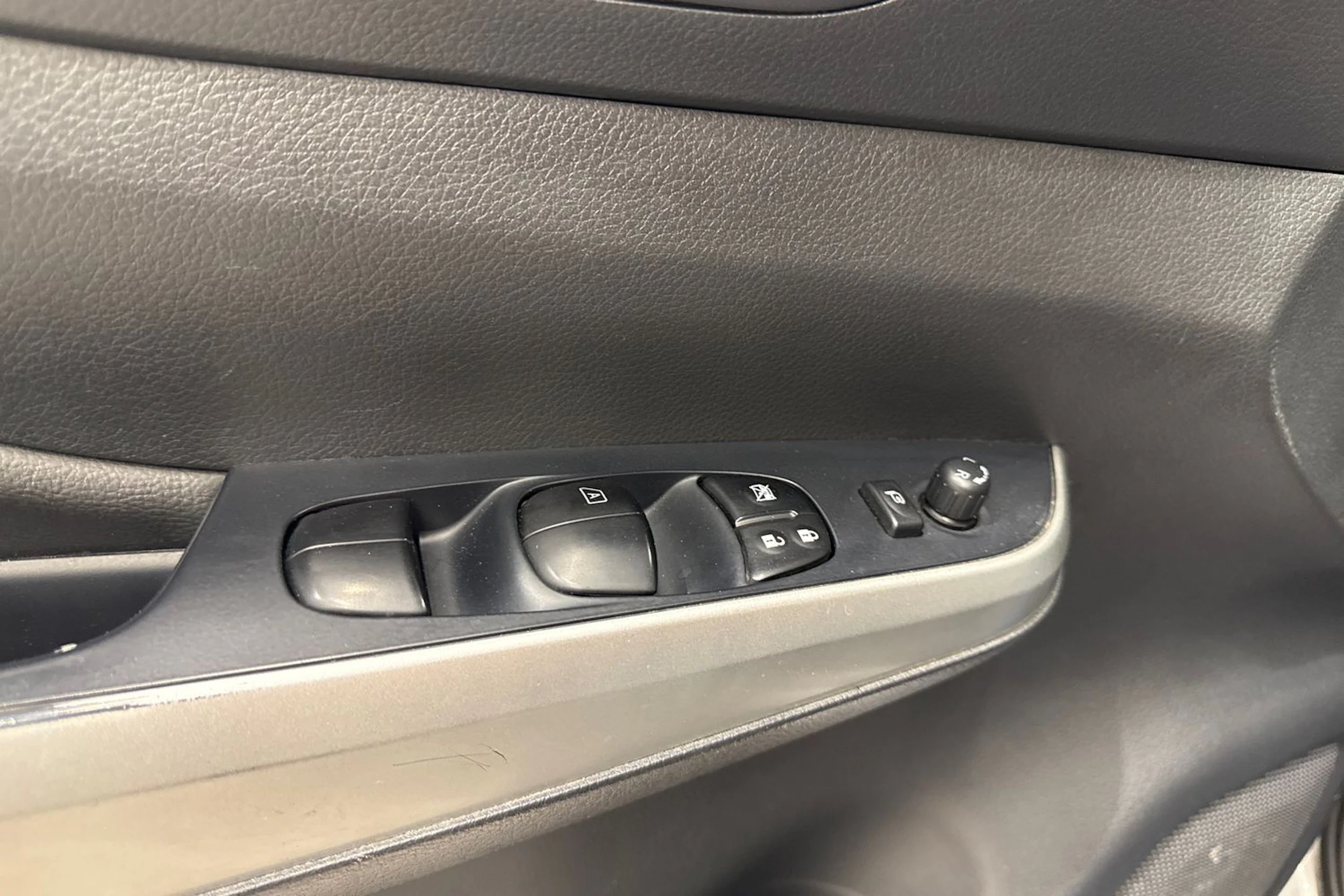 Harmaa Nissan Navara 2019 kuva 25.