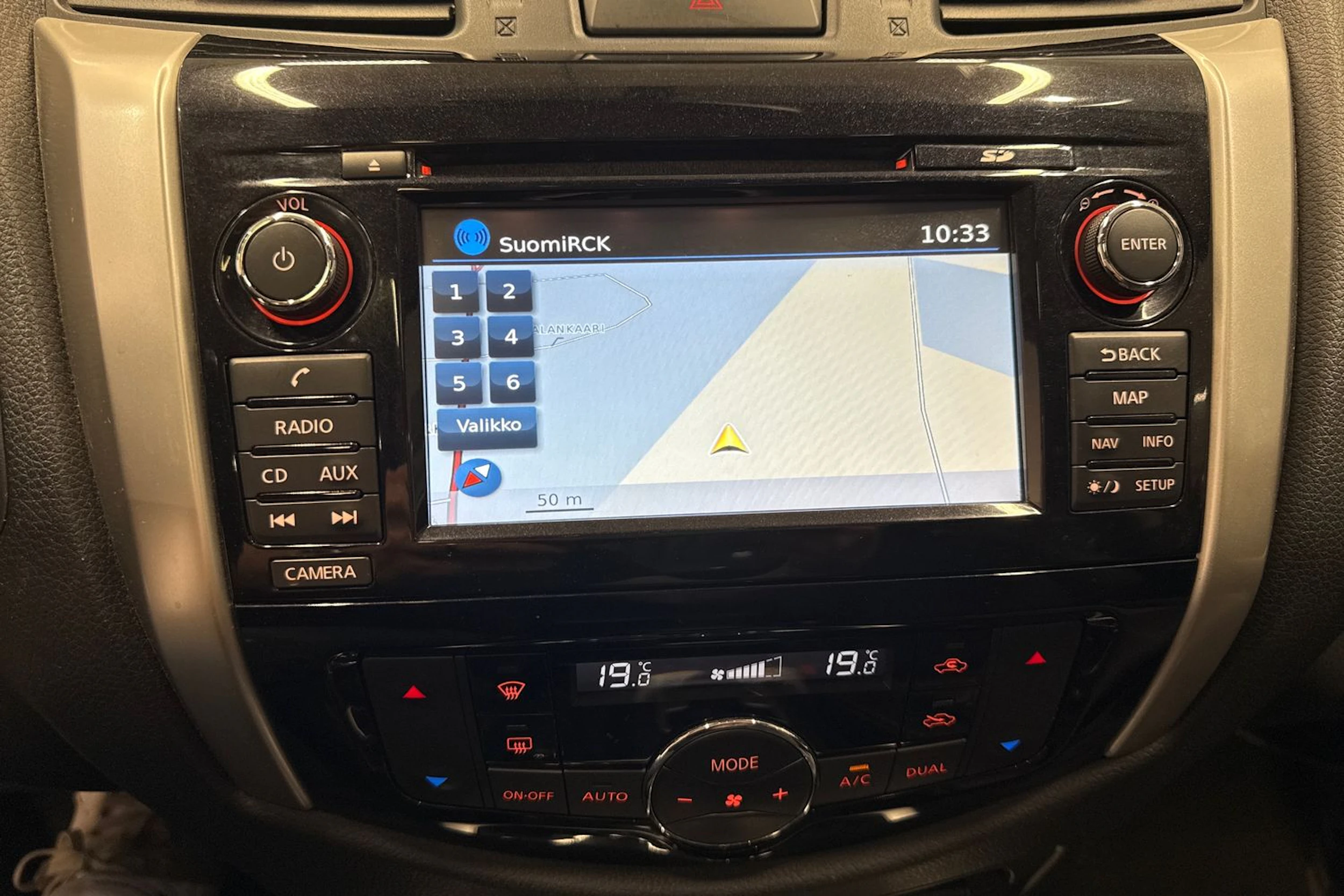 Harmaa Nissan Navara 2019 kuva 26.
