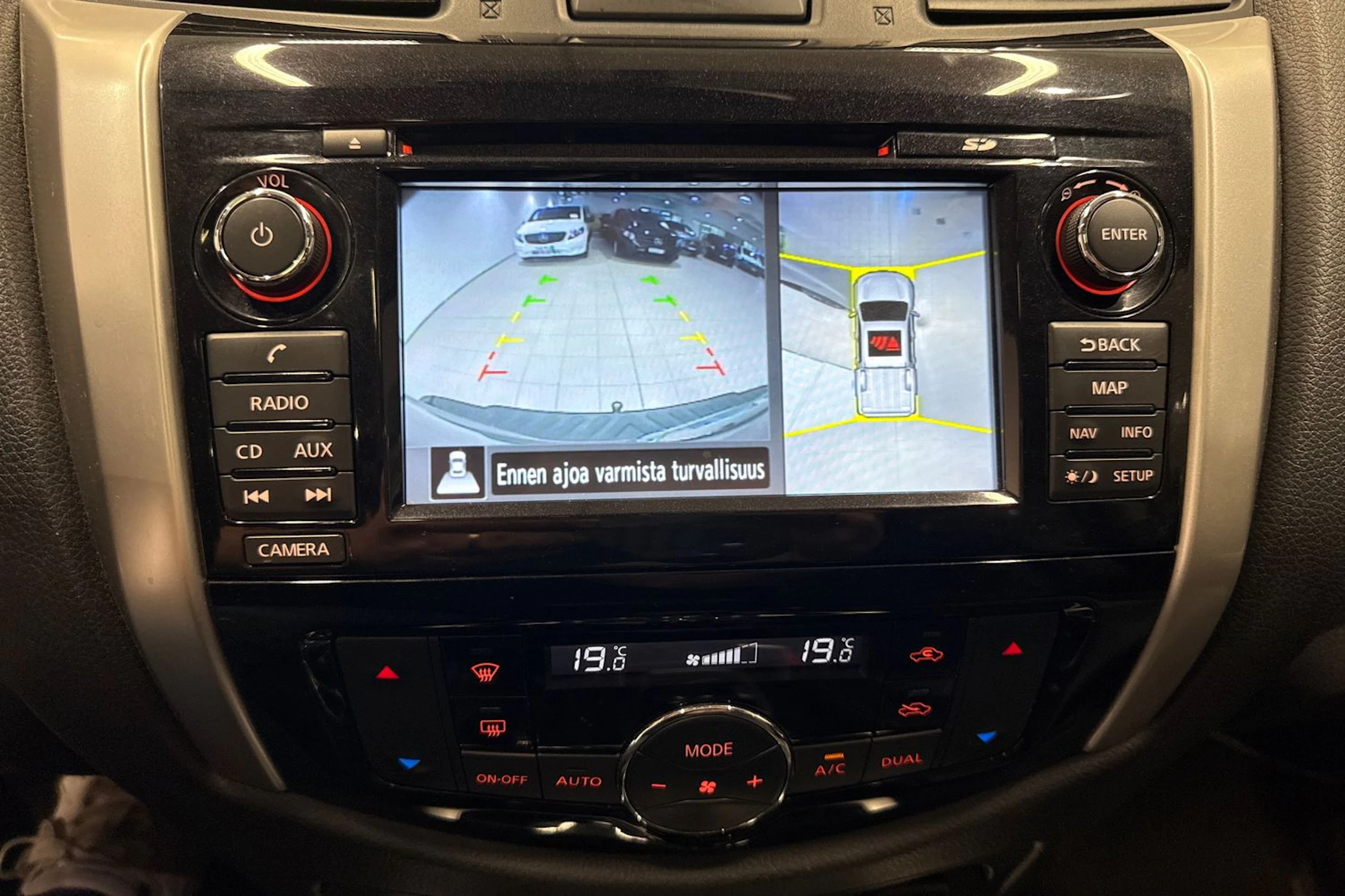 Harmaa Nissan Navara 2019 kuva 27.