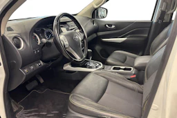 valkoinen Nissan Navara 2019 kuva 6.