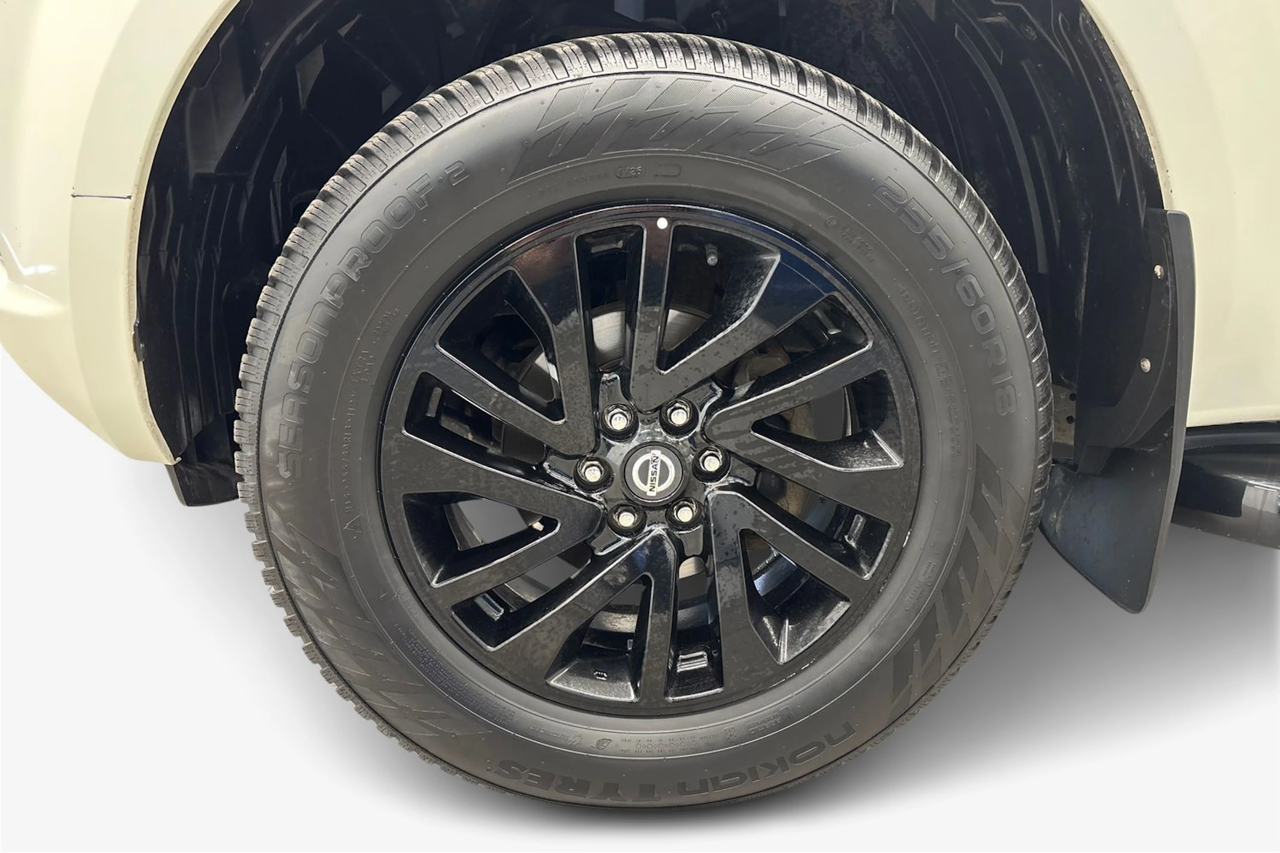 valkoinen Nissan Navara 2019 kuva 9.