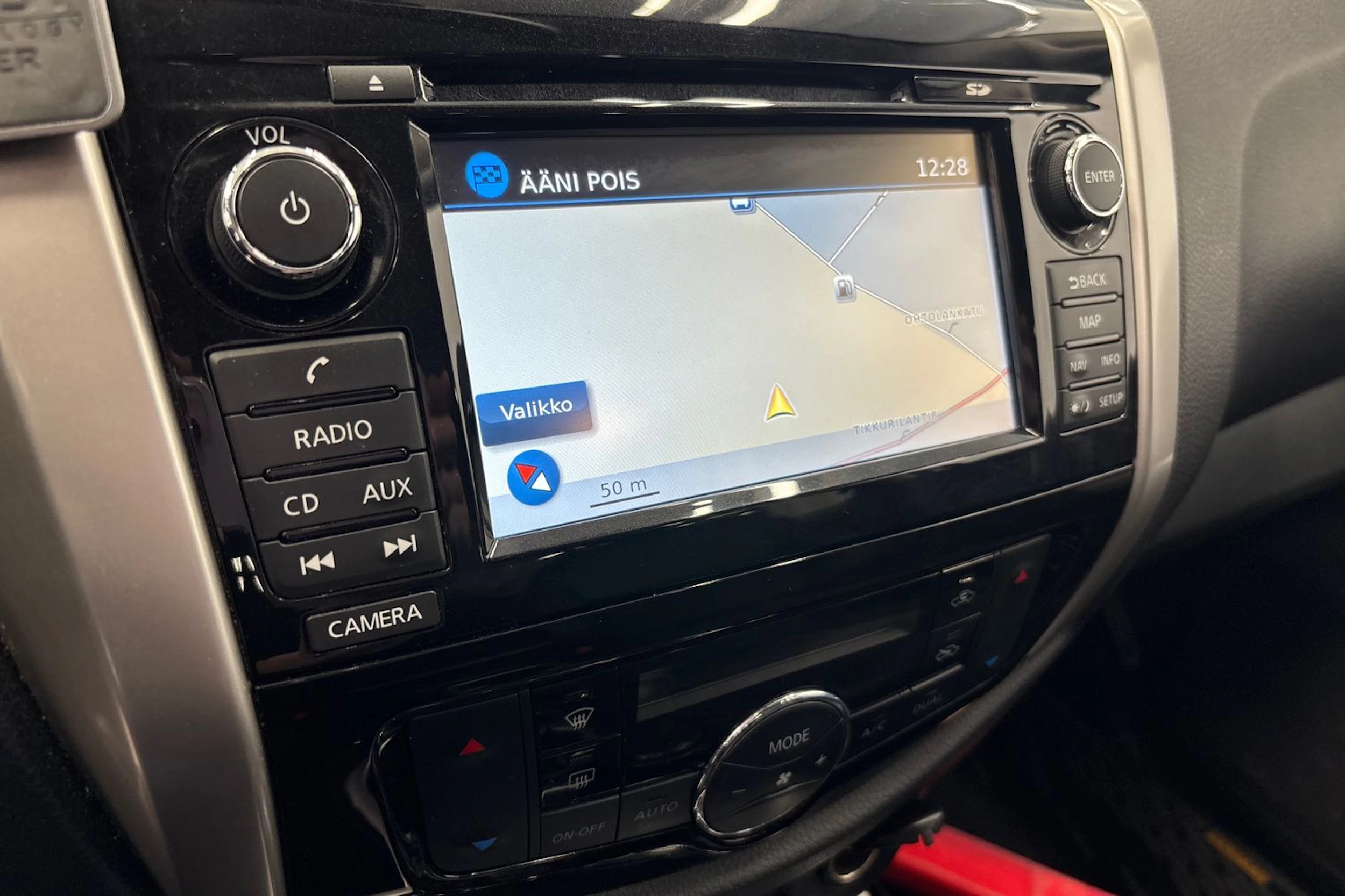 valkoinen Nissan Navara 2019 kuva 10.
