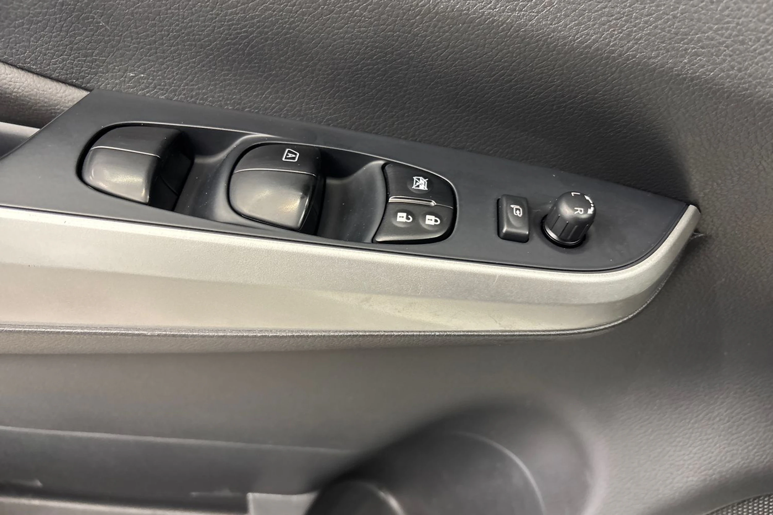 valkoinen Nissan Navara 2019 kuva 12.