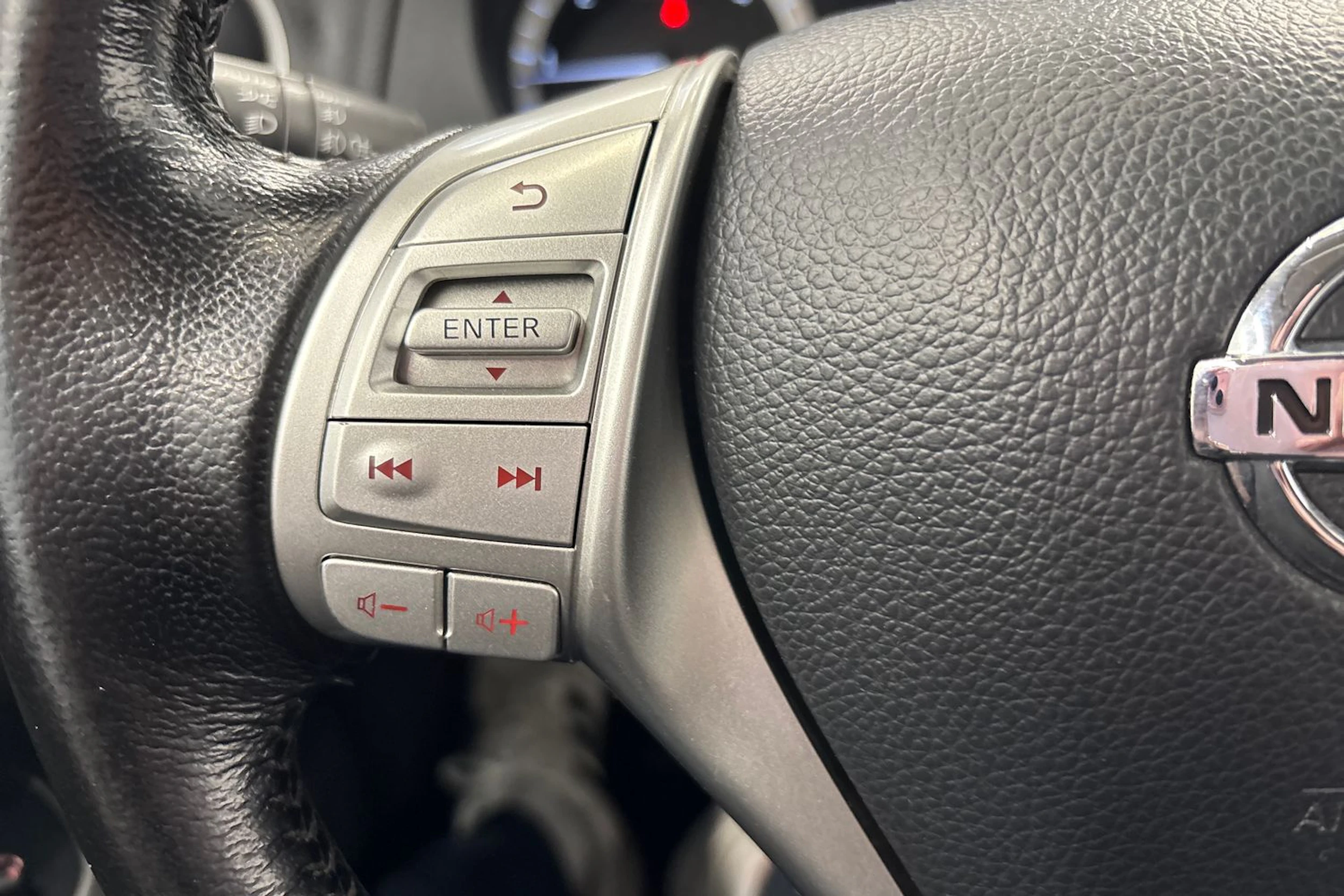 valkoinen Nissan Navara 2019 kuva 15.