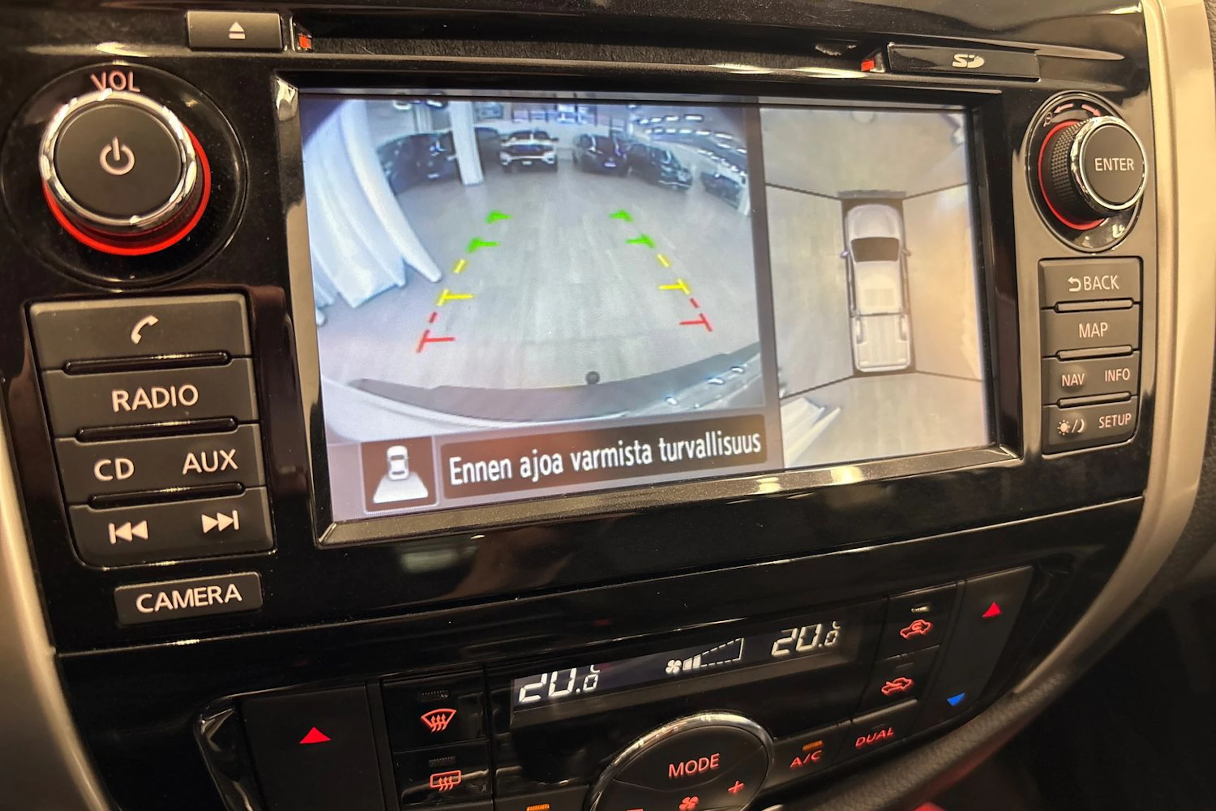 valkoinen Nissan Navara 2019 kuva 17.