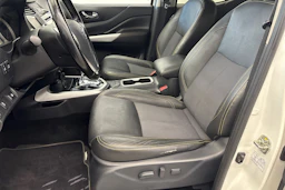 valkoinen Nissan Navara 2019 kuva 20.