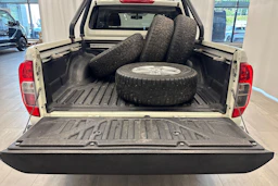 valkoinen Nissan Navara 2019 kuva 23.
