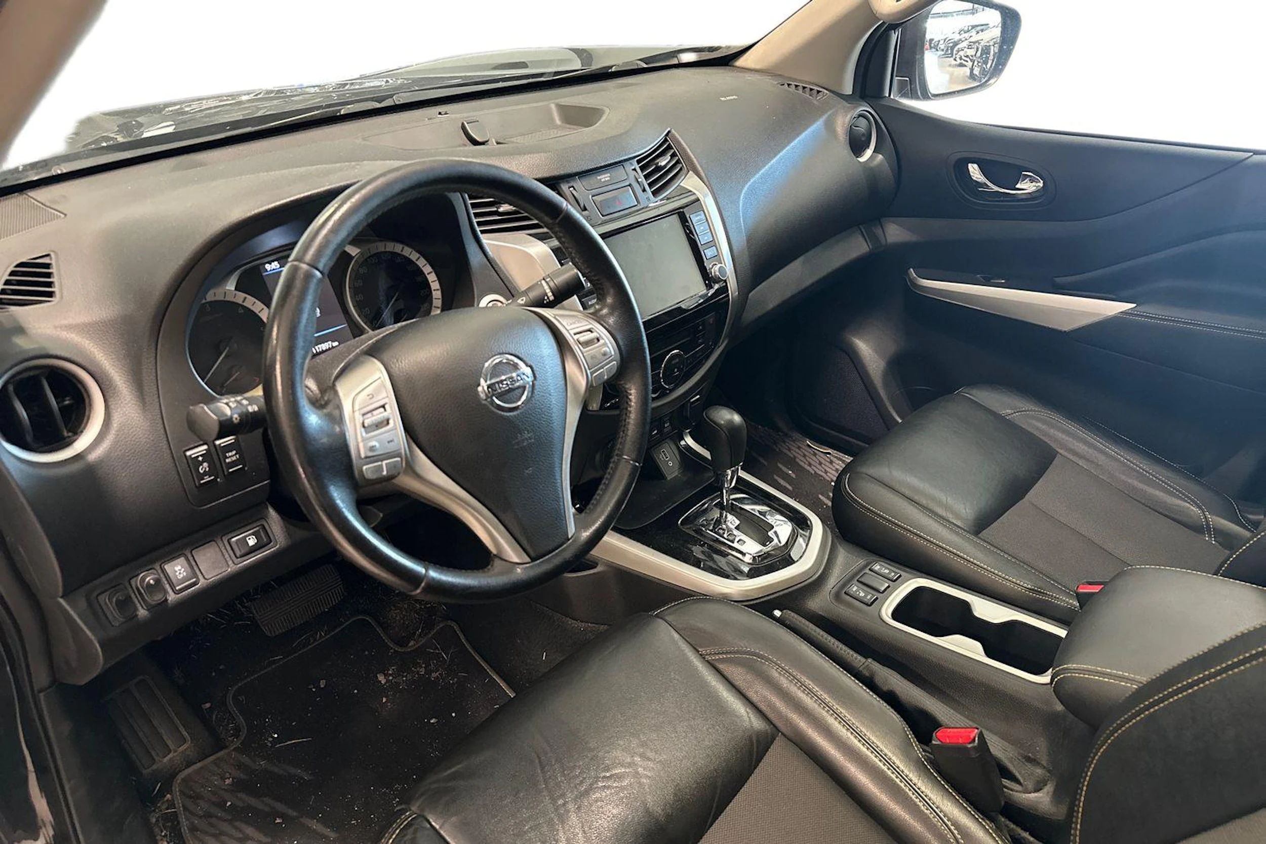 musta Nissan Navara 2020 kuva 3.