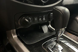musta Nissan Navara 2020 kuva 5.