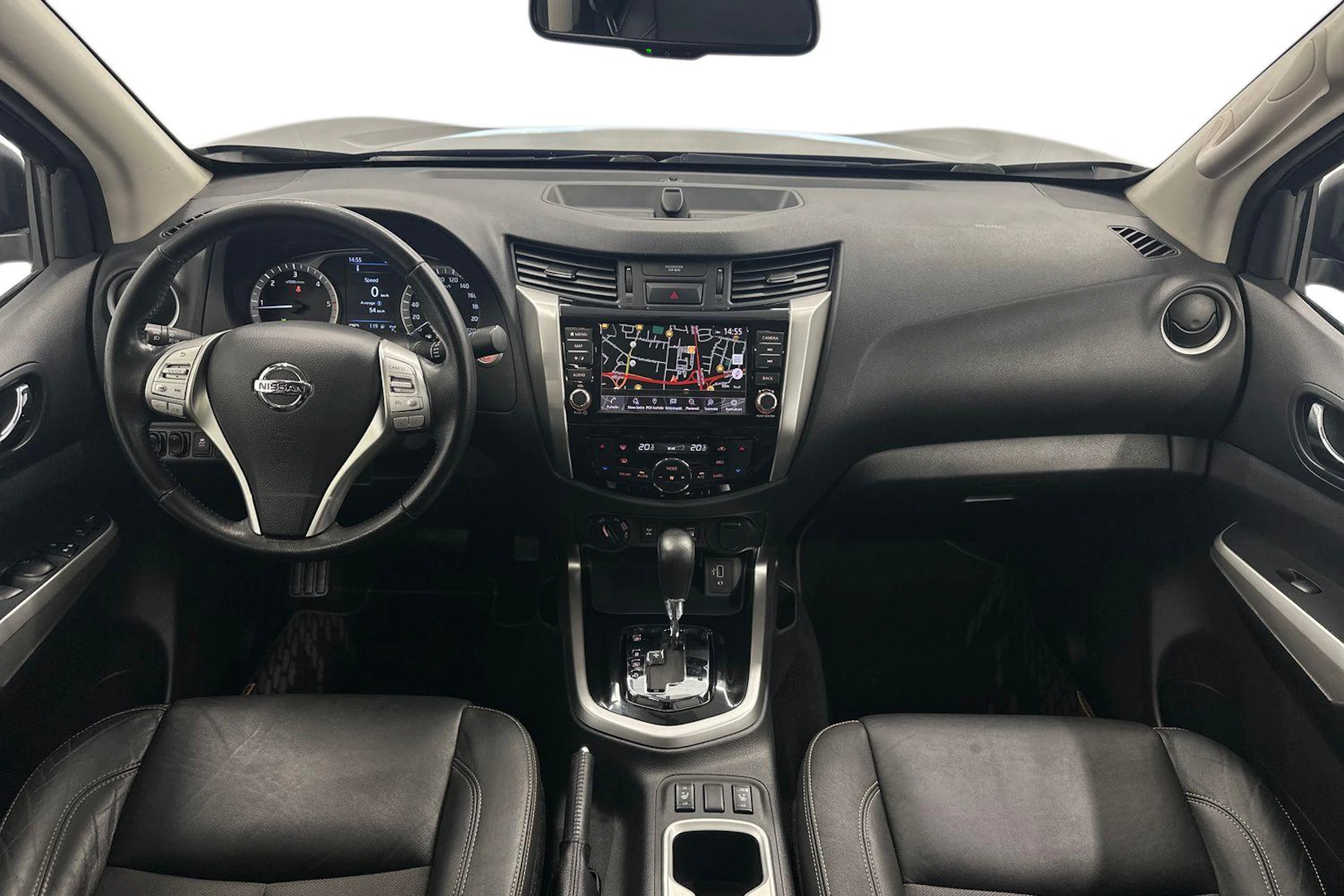 musta Nissan Navara 2020 kuva 7.