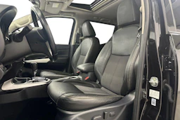 musta Nissan Navara 2020 kuva 8.