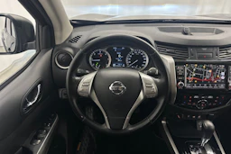 musta Nissan Navara 2020 kuva 11.