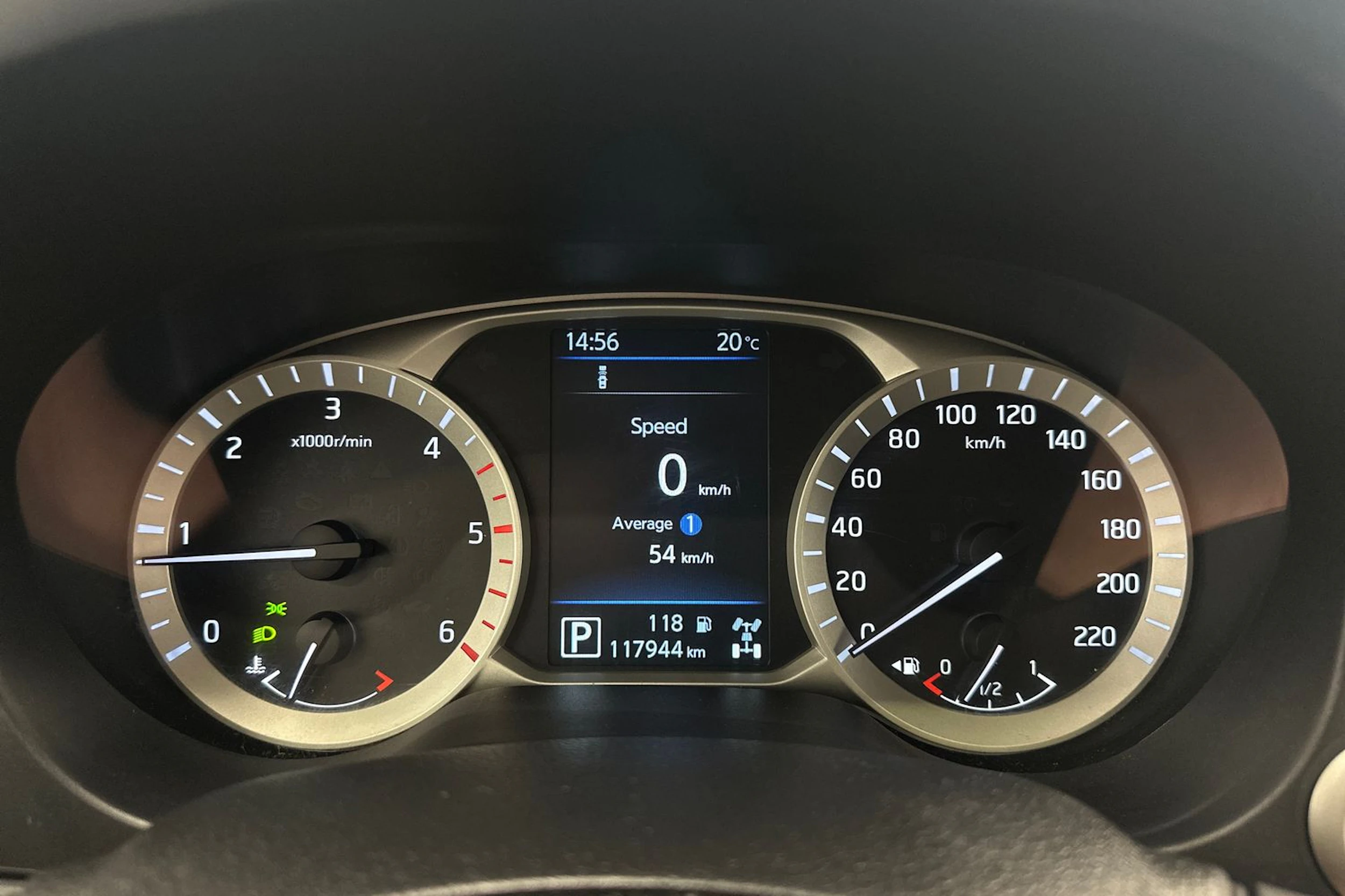 musta Nissan Navara 2020 kuva 12.