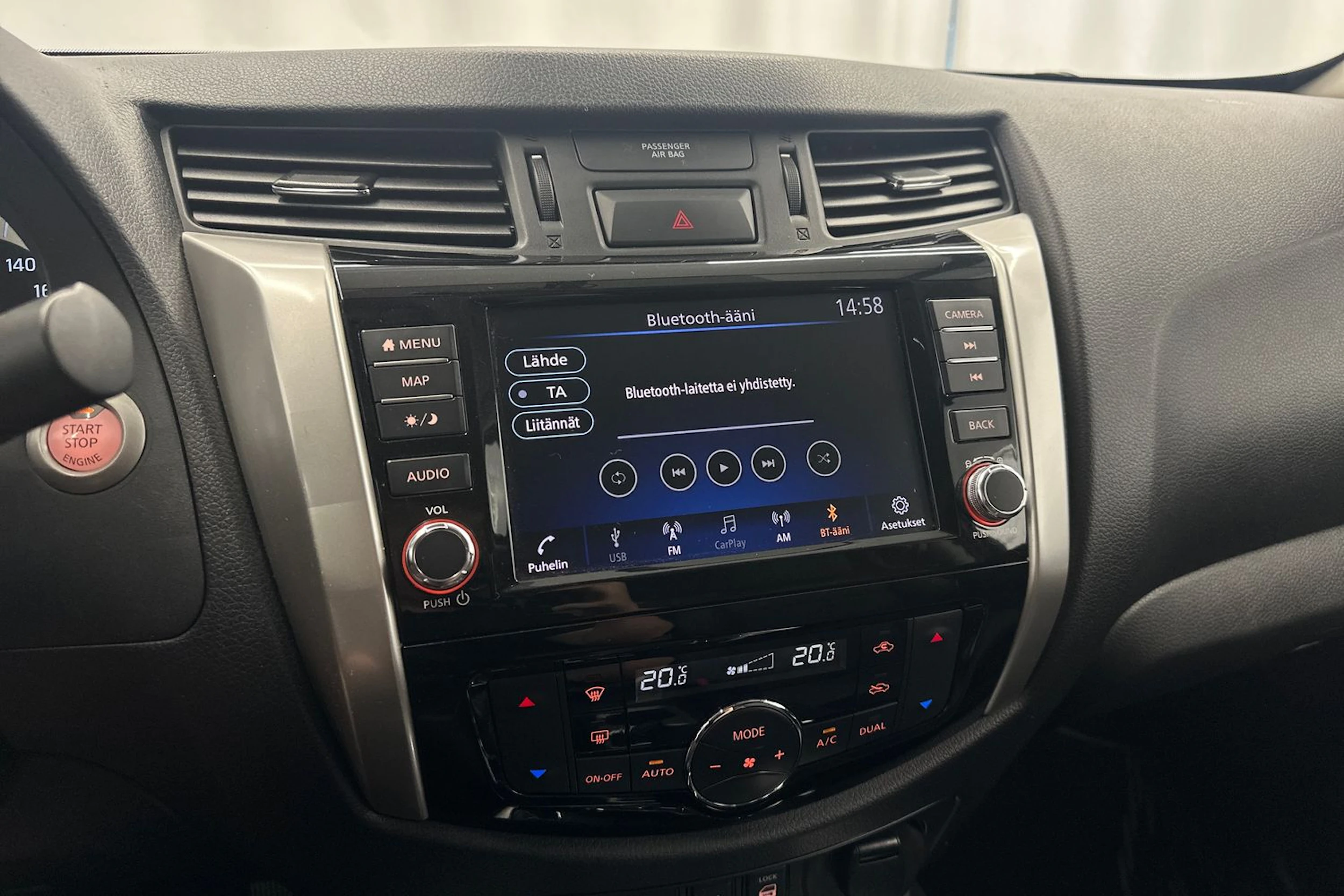 musta Nissan Navara 2020 kuva 19.