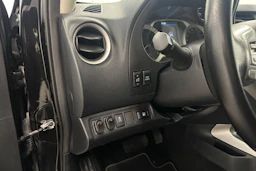 musta Nissan Navara 2020 kuva 23.