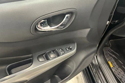 musta Nissan Navara 2020 kuva 24.