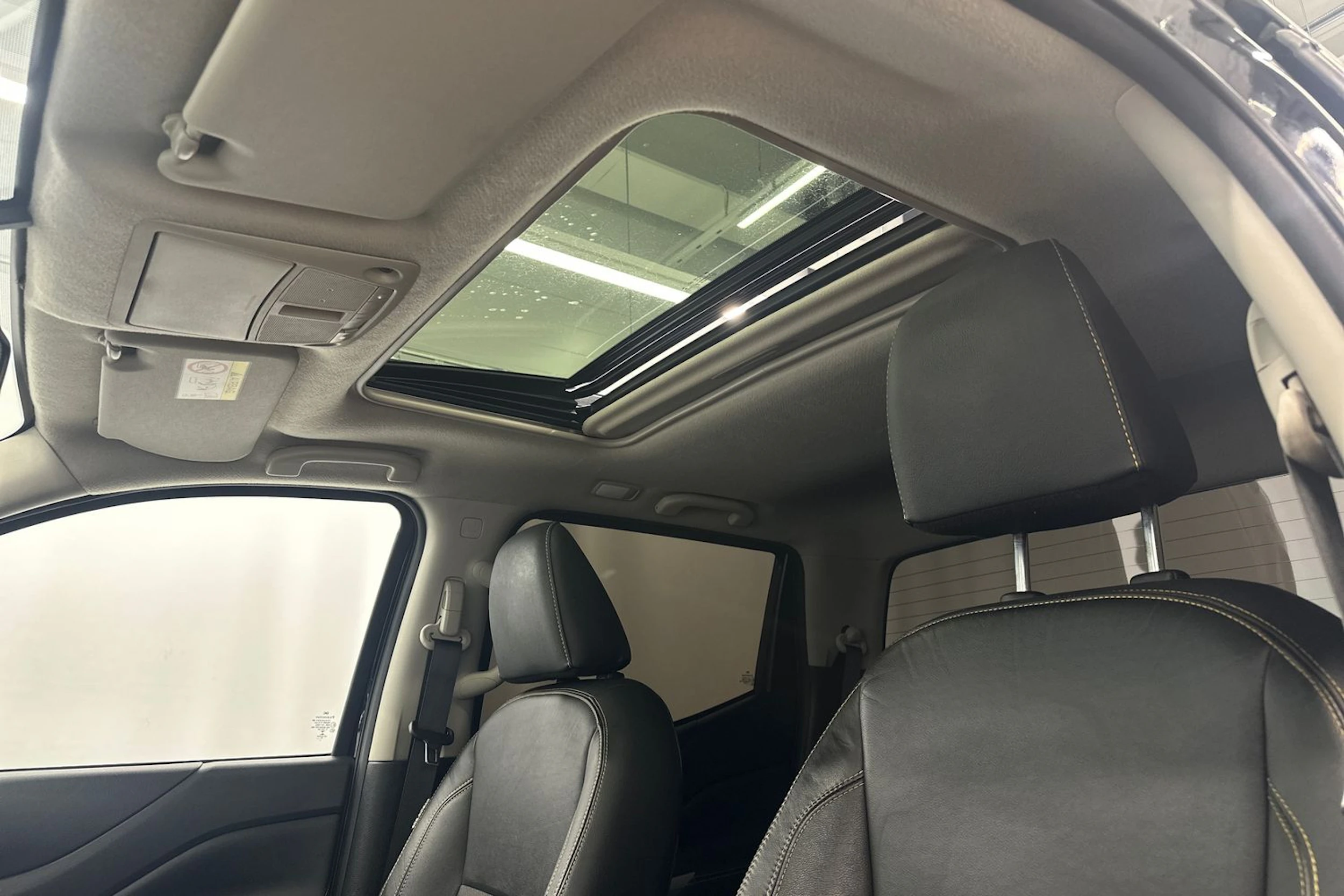 musta Nissan Navara 2020 kuva 27.