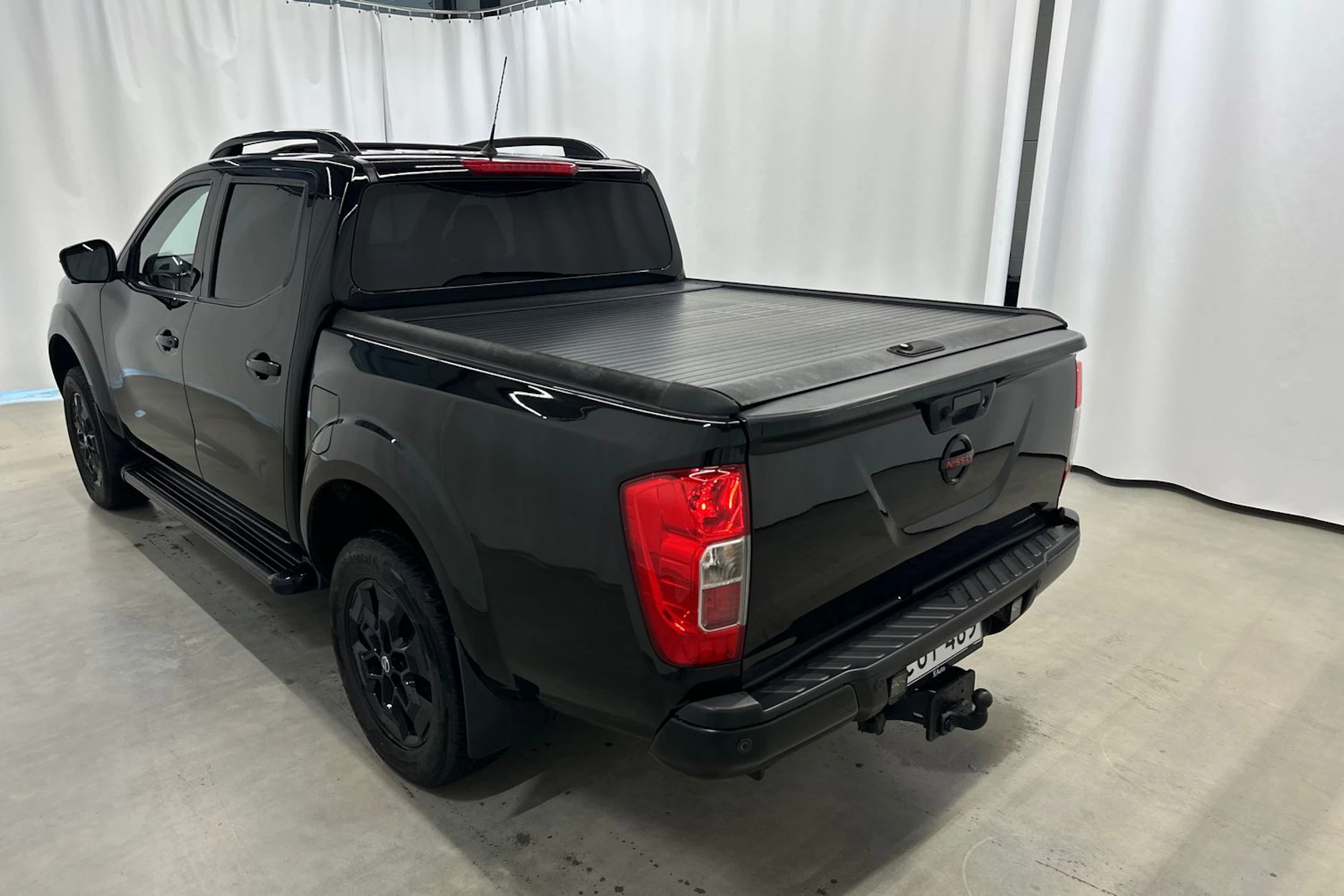 musta Nissan Navara 2020 kuva 32.