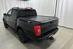 musta Nissan Navara 2020 kuva 32.
