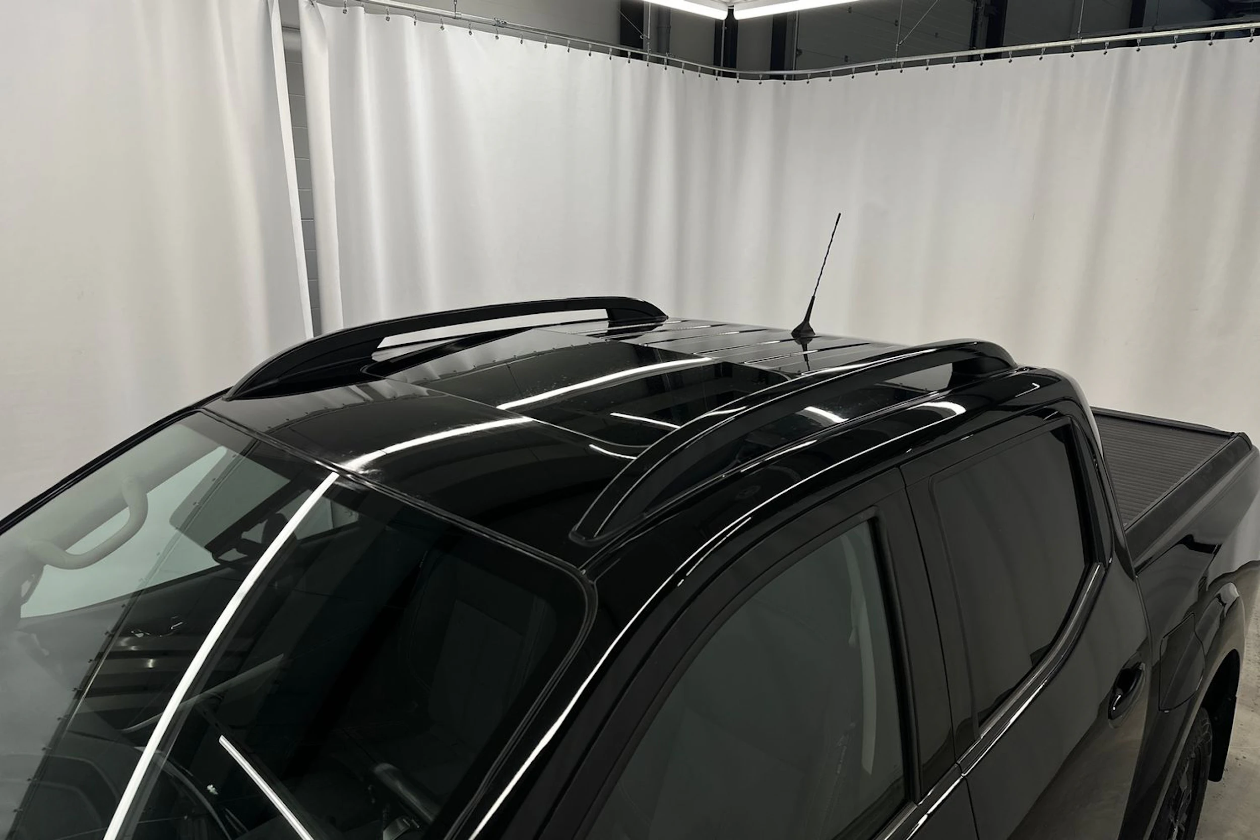 musta Nissan Navara 2020 kuva 34.