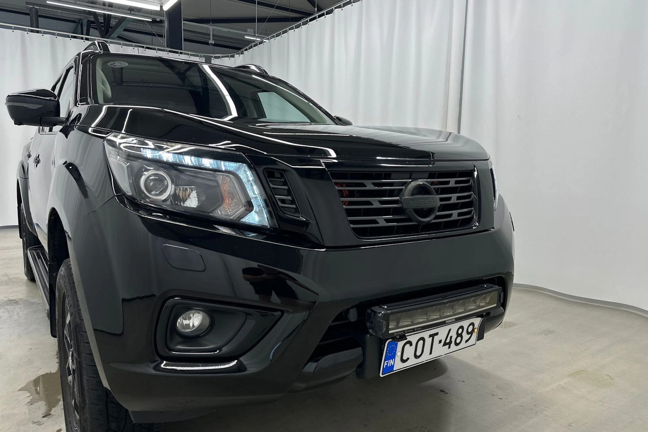 musta Nissan Navara 2020 kuva 35.