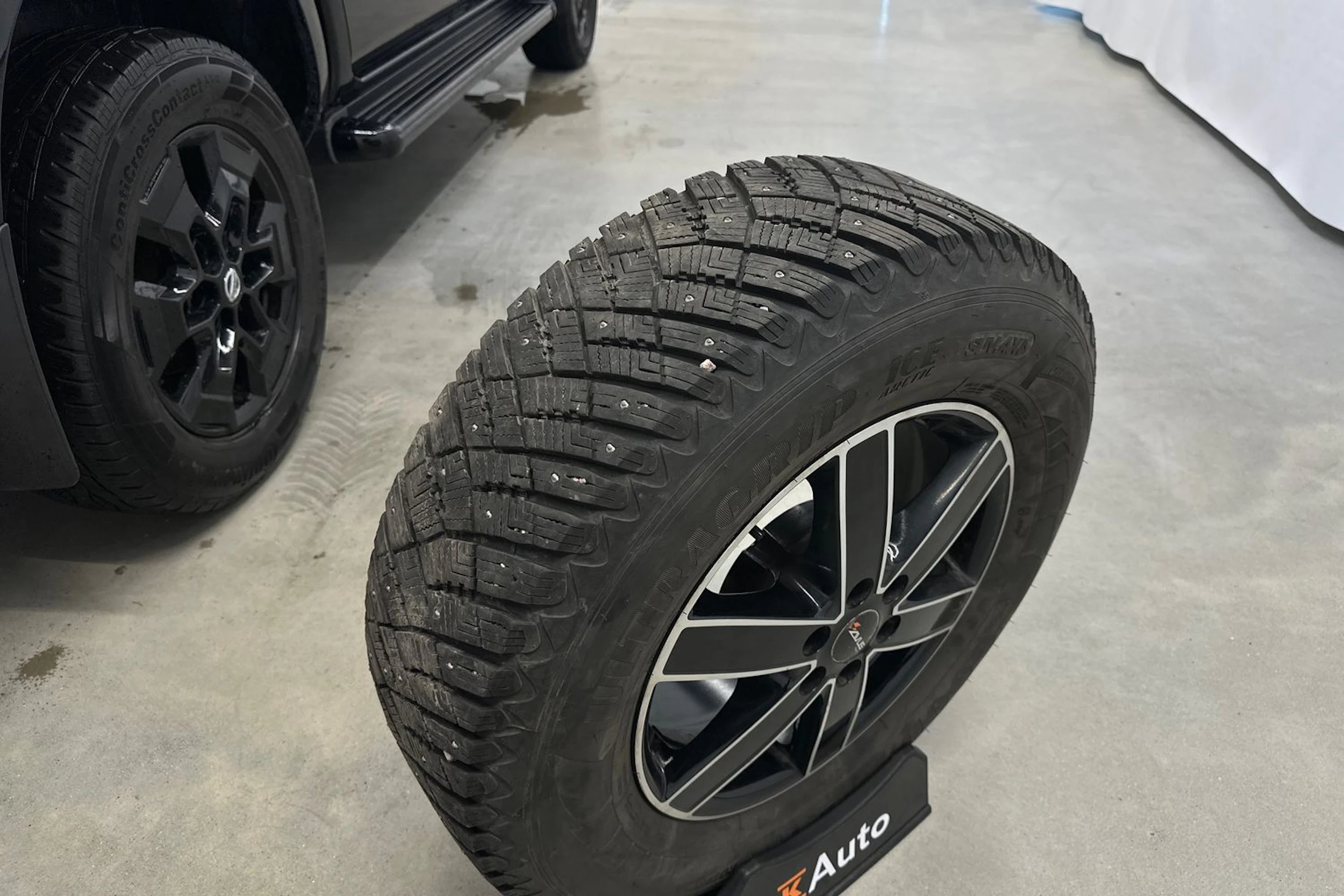 musta Nissan Navara 2020 kuva 38.