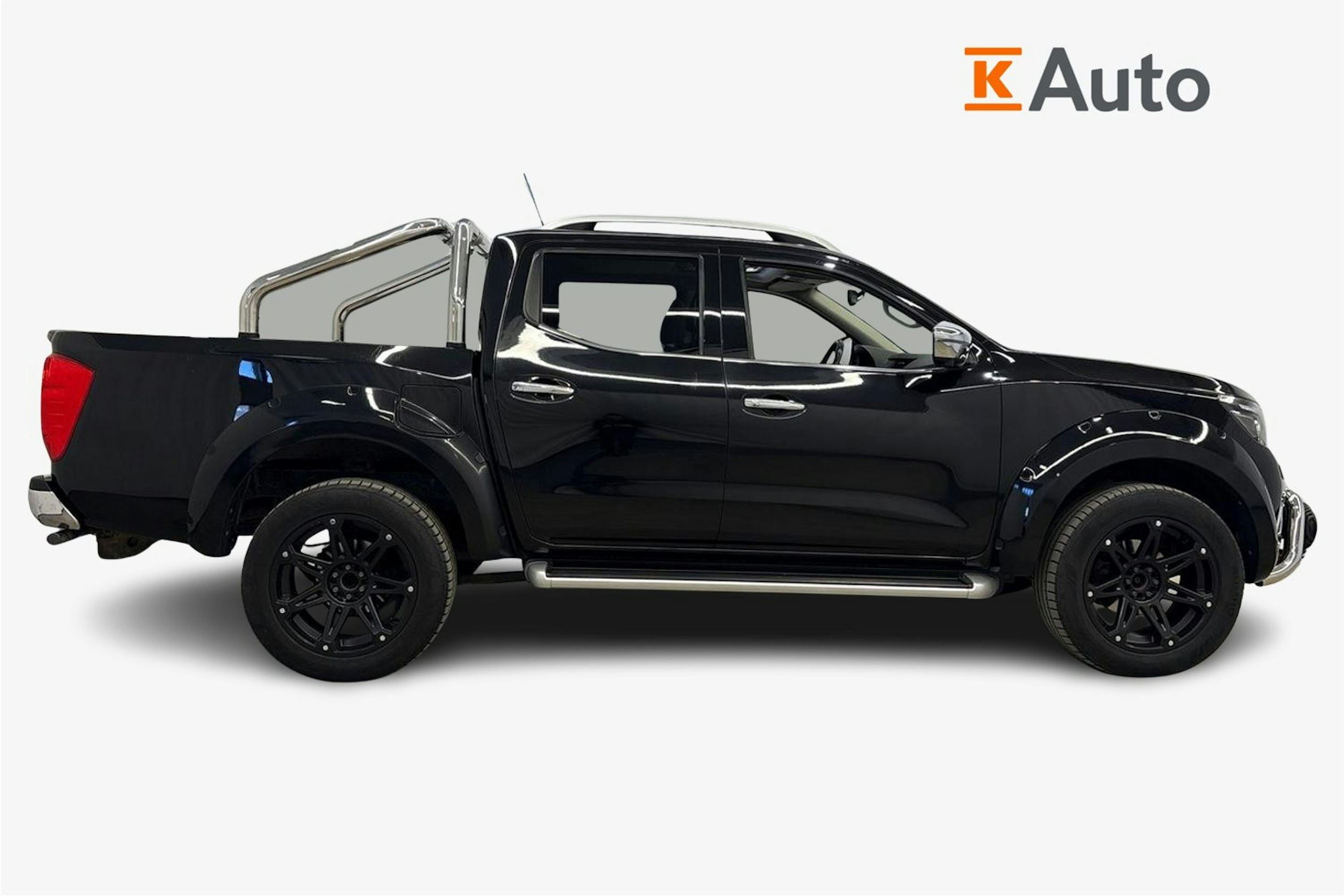 musta Nissan Navara 2020 kuva 5.