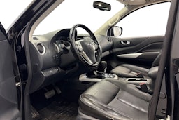 musta Nissan Navara 2020 kuva 6.