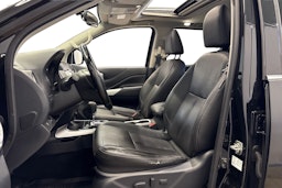 musta Nissan Navara 2020 kuva 8.